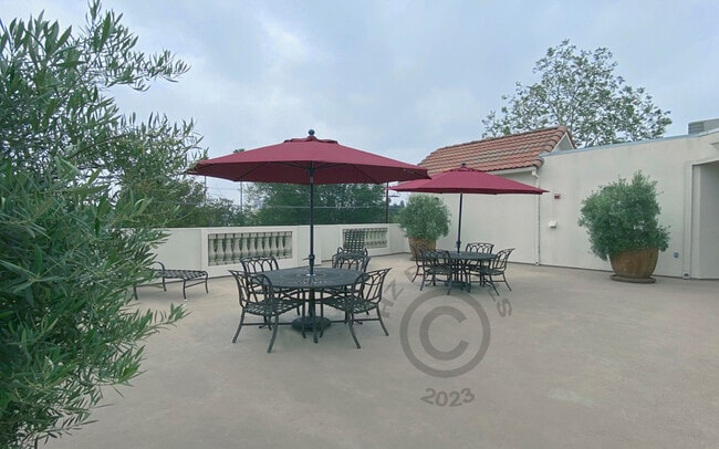 Building Photo - 12140 Moorpark St