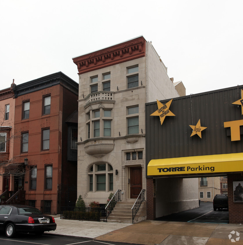 Primary Photo - 1215 S Broad St