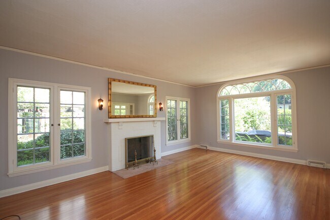 Foto del edificio - 1896 Loma Vista St