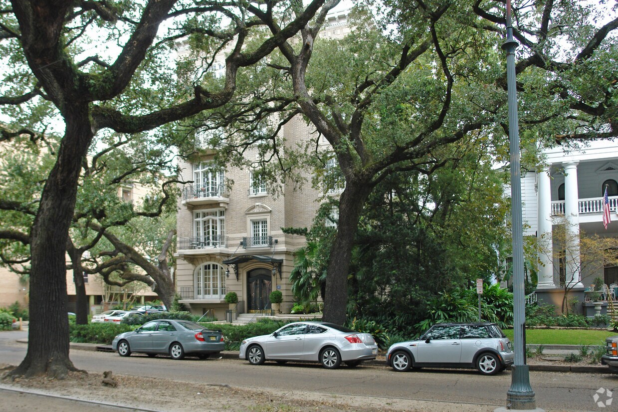 Building Photo - 3828 St Charles Ave