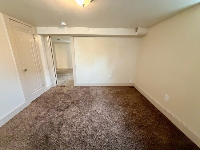 Foto del edificio - Charming 1-Bedroom Apartment Near Downtown | Utilities Included