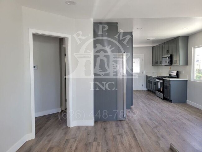 Foto del edificio - Modern 3 Bedroom Front House