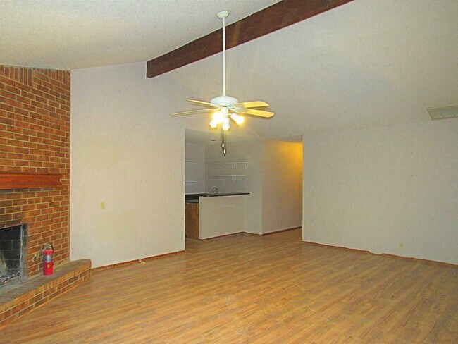 Building Photo - COOMING SOON! Spacious 3-Bed, 3-Bath Single-Family Home in Prime Oklahoma City Location