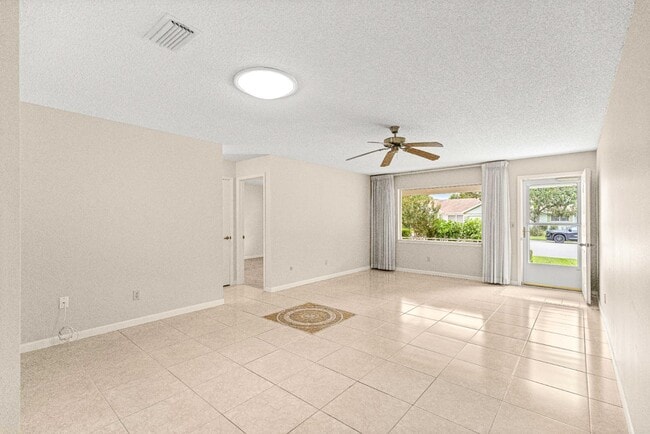 Foto del edificio - 8665 SW 94th St