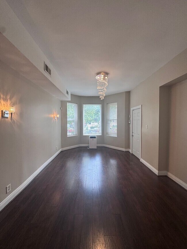 Foto del edificio - Beautiful 2-Bedroom 1-bath Graystone Apart...