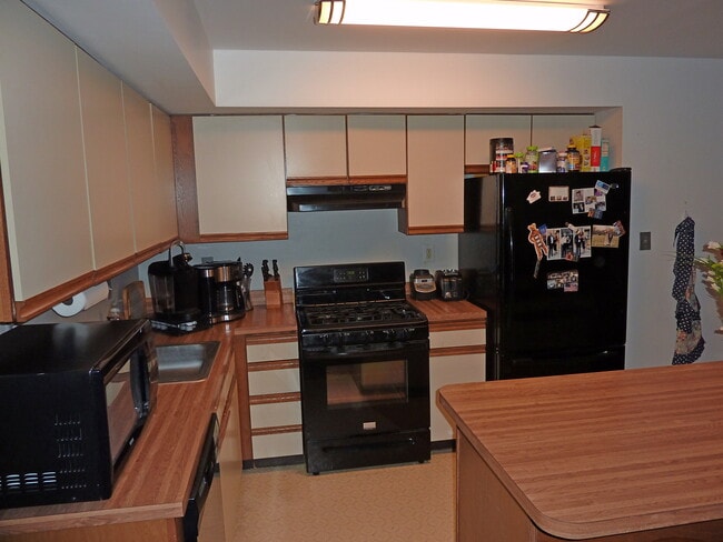 Kitchen-Appliances and Cabinets - 2 Maple Dr