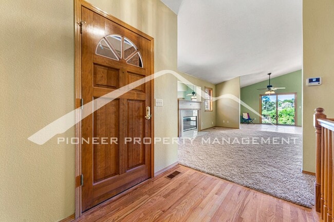 Building Photo - Spacious Home with Central AC and Gas Fireplace