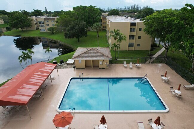 Foto del edificio - 5980 NW 64th Ave