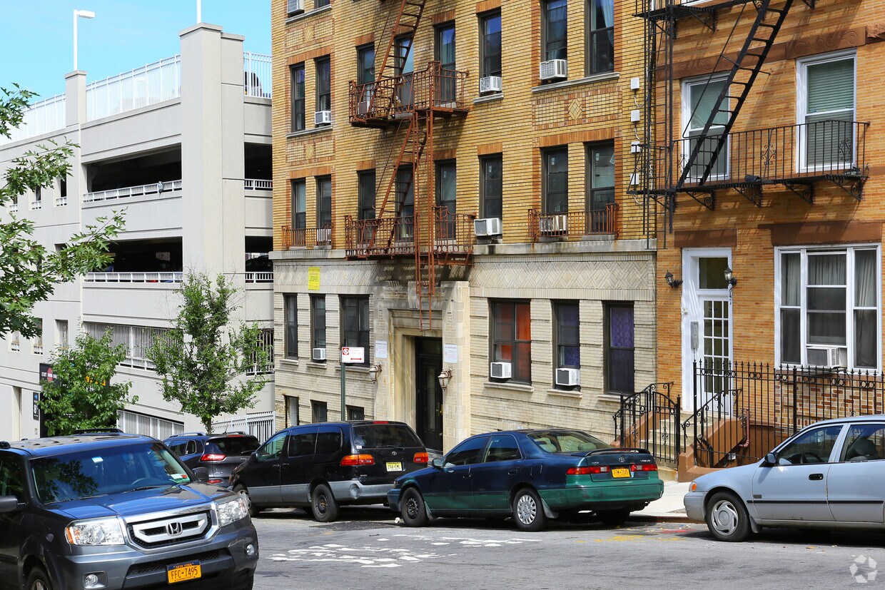 Building Photo - 649-651 W 184th St
