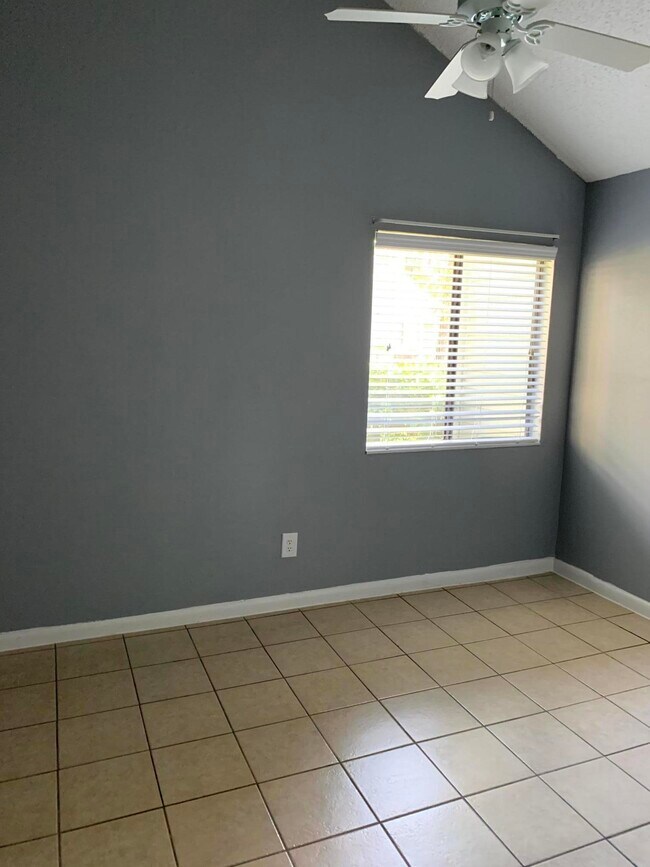 Building Photo - 8145 San Jose Manor Dr E