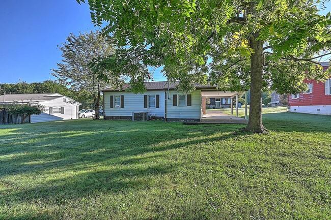 Foto del edificio - 3 Bedroom / 1 Bath Home