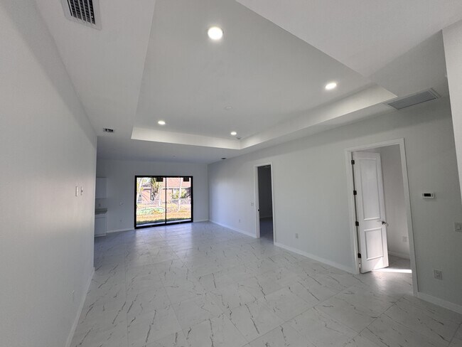 Foto del edificio - 1027 Kismet Pkwy