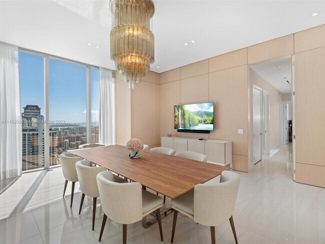 Building Photo - 18501 Collins Ave