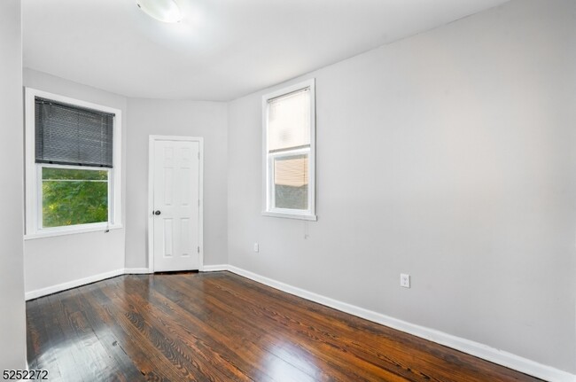 Foto del edificio - 541 N Grove St