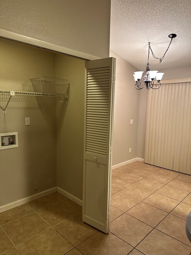 Building Photo - 8048 Cloverglen Cir