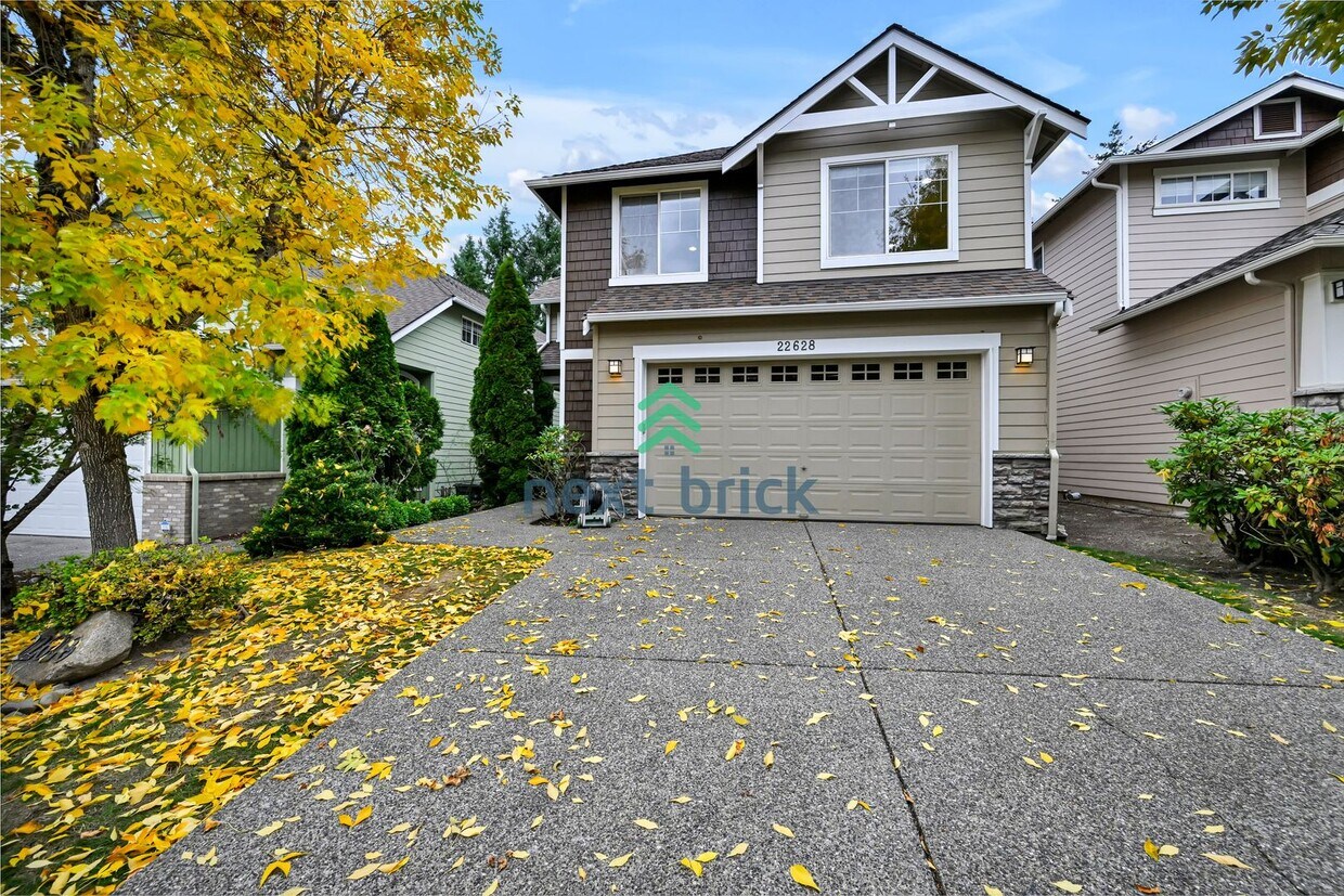 Foto principal - 4 Bed 2.5 Bath Single-family House Availab...