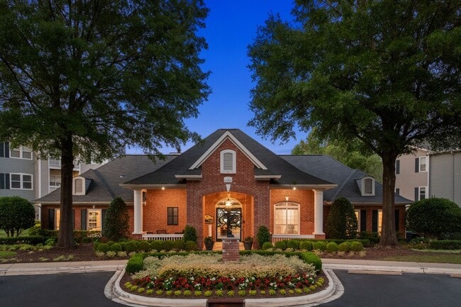 Building Photo - Avana Creekside