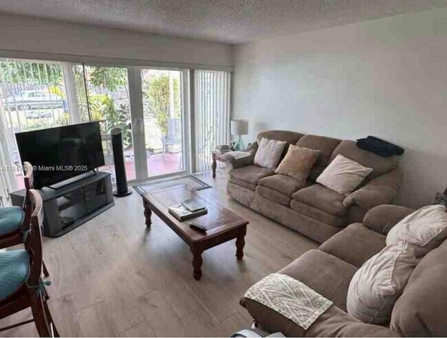 Foto del edificio - 11711 SW 13th St