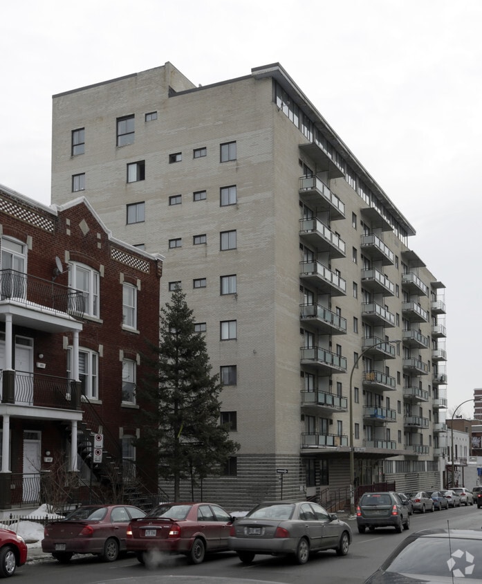 Building Photo - Le Royal Urbain