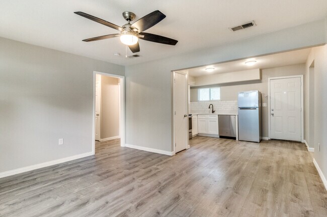 Sala de estar - 1516 Valley View St