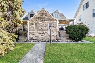 Building Photo - 154-156-156 N Huron Ave