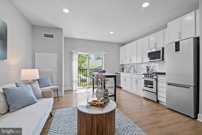 Foto del edificio - 144 N Main St