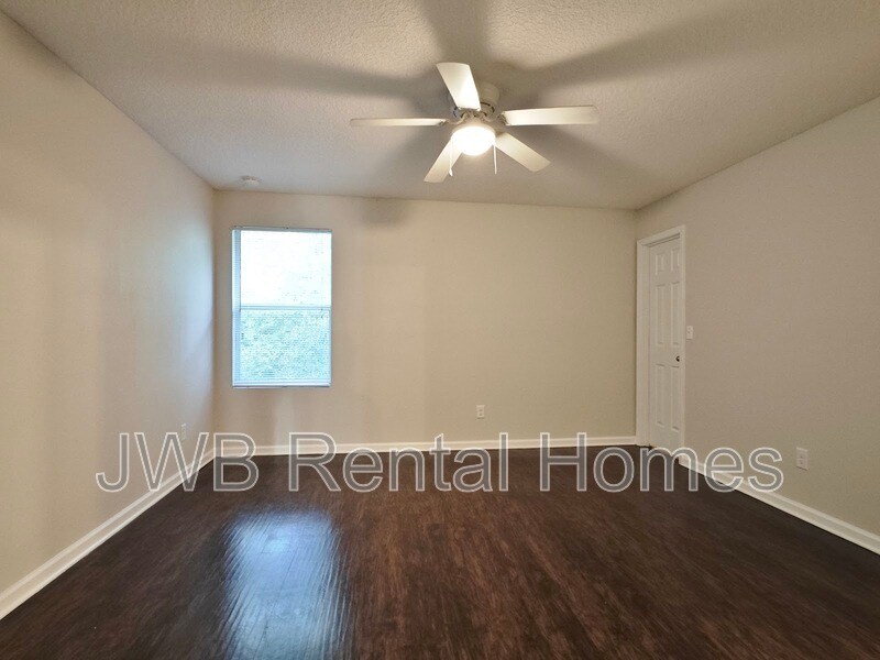 Foto del edificio - 7128 Timmerman Ln