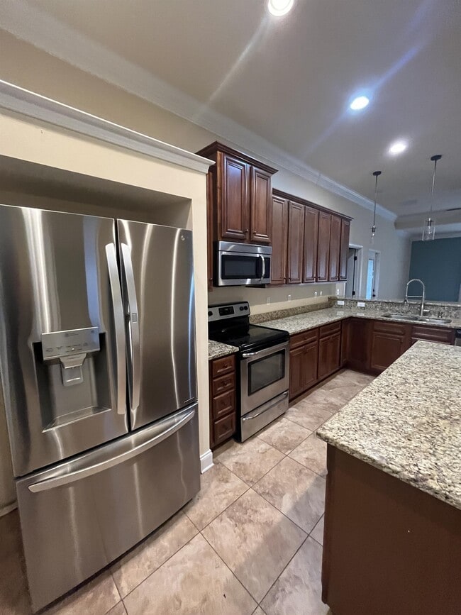 Building Photo - 808 Pine Alley St