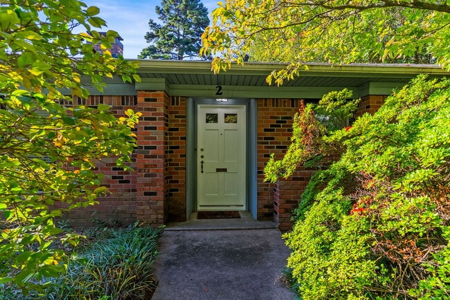 Building Photo - 2 Shannon Dr