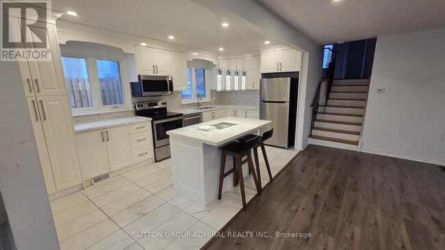 Building Photo - 42 Donnacona Crescent