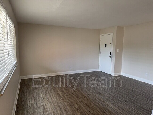 Foto del edificio - 204 N 10th St