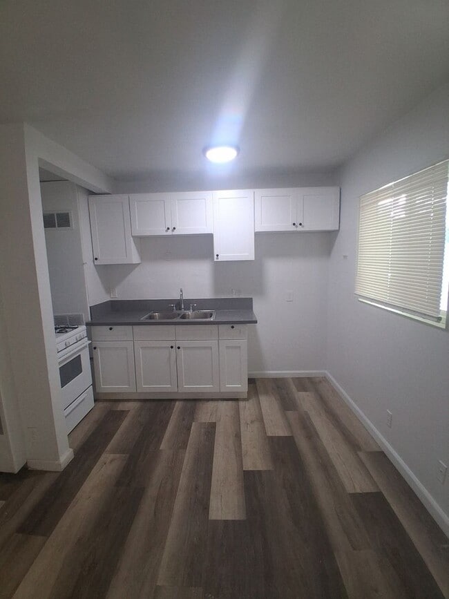 Building Photo - 501 N Avenue 50