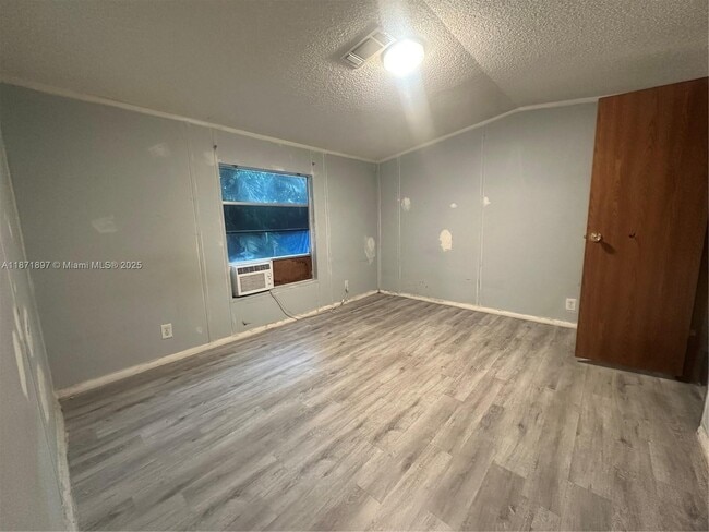 Building Photo - 11908 Cove Pl