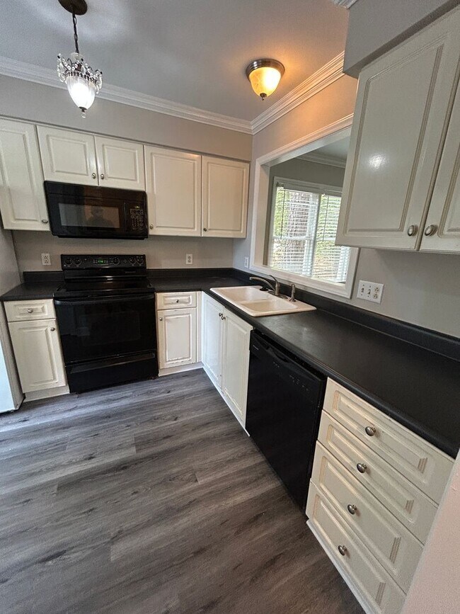 Foto del edificio - 1801 Crystal Down Ln