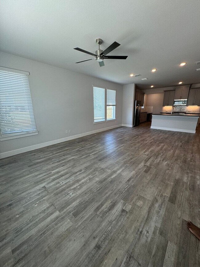 Foto del edificio - 3 Bedroom Townhome in Arlington