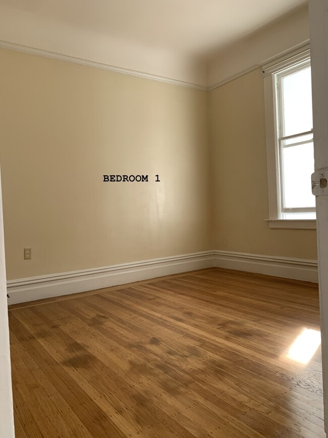 Building Photo - 168 Lexington St