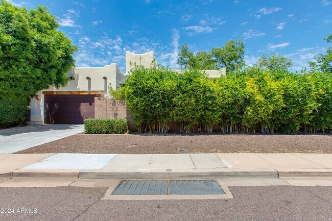 Foto del edificio - 6826 E Osborn Rd