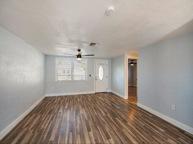 Building Photo - 5804 Elena Dr
