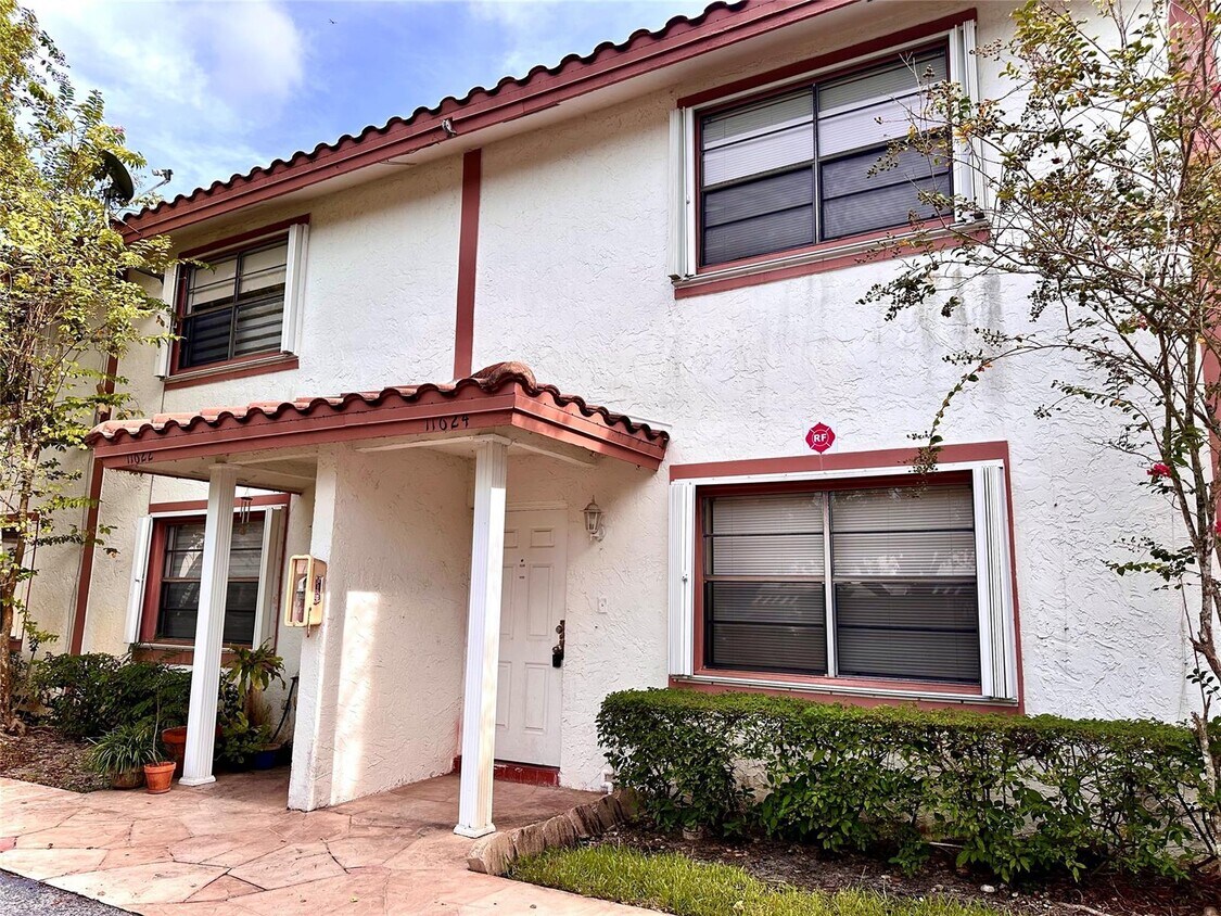 Foto principal - 11624 NW 35th Ct
