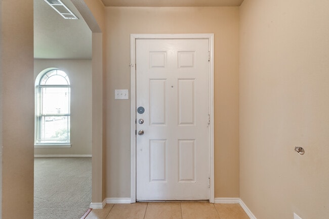Building Photo - MOVE IN SPECIAL PRICING— Fort Worth: large...