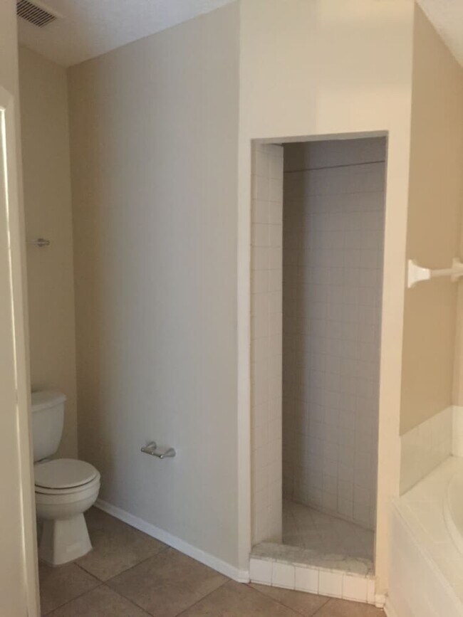Foto del edificio - 548 Winding Oak Ln