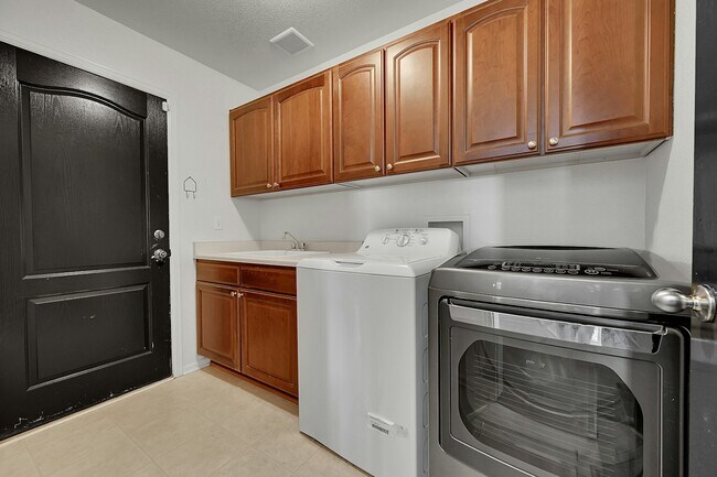 Foto del edificio - 6859 S Biloxi Ct