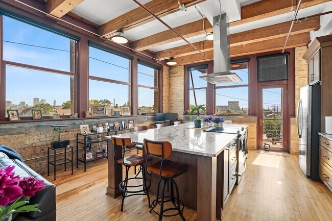 Foto del edificio - 215 W Maple St