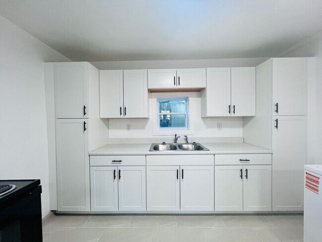 Building Photo - 5596 S Orange Blossom Trail