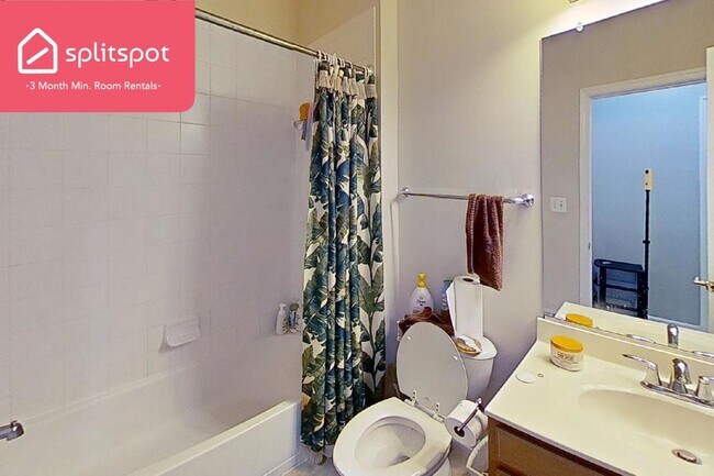Building Photo - Private room in 5 bedroom Landover Apartment