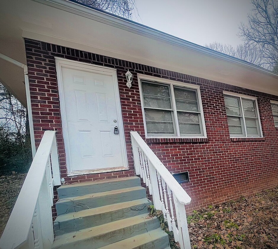 Primary Photo - 2 Bedroom/1 Bathroom - Forest Park, GA