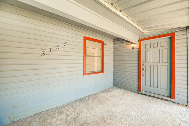 Building Photo - 3735 Dreyfus St