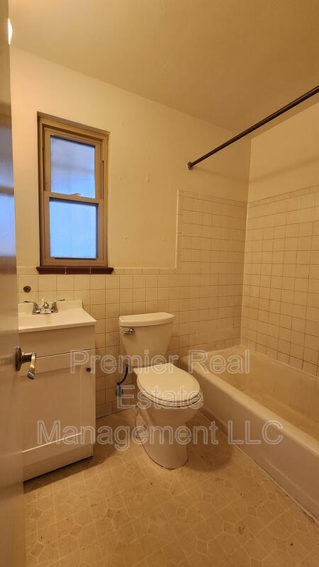 Building Photo - 106 E. Florida Ave