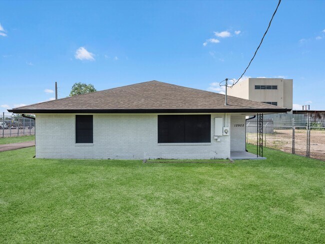 Foto del edificio - 12922 McNair St