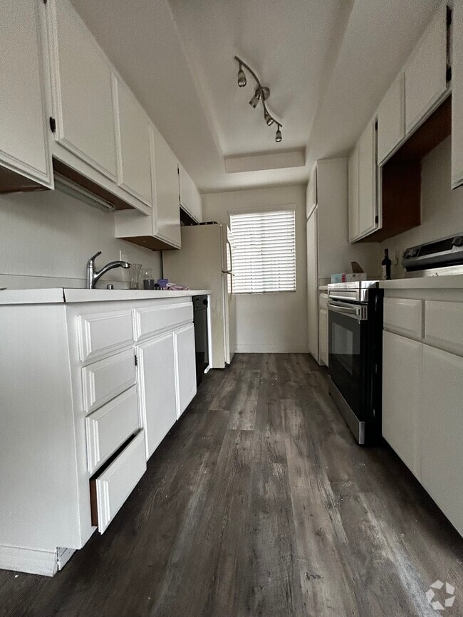 Building Photo - 6516 College Grove Dr